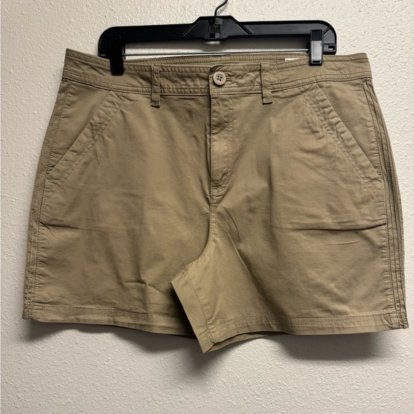 Eddie Bauer Women’s Khaki Flat Front Shorts - Picture 1 of 4